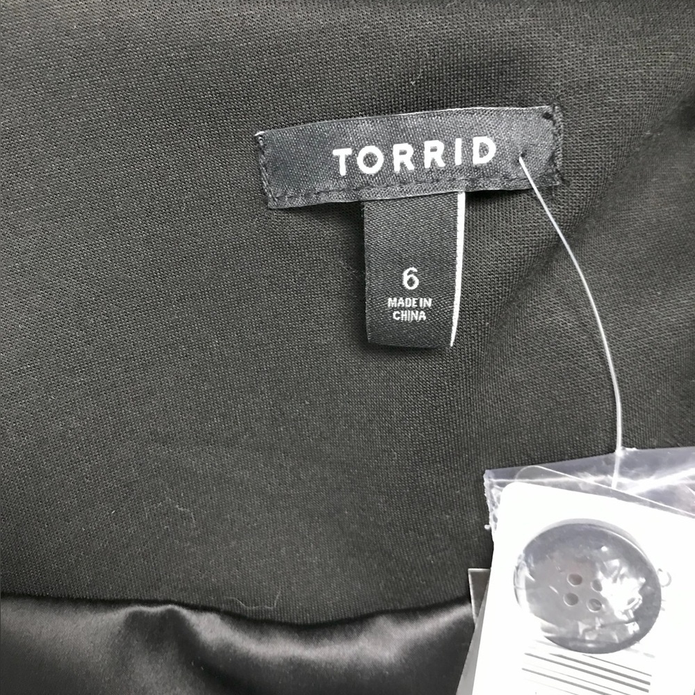 Torrid Single Button Black Blazer - New! - Size 30 (6) - Picture 5 of 5